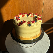 Załaduj obraz do przeglądarki galerii, Tort mango-marakuja | zamówienie z tygodniowym wyprzedzeniem