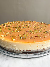Załaduj obraz do przeglądarki galerii, Sernik nowojorski z toffee na zamówienie