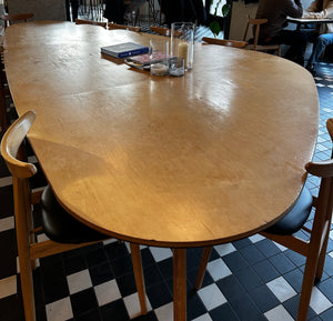 Duży stół - Wasz ulubiony common table z Di Café Deli