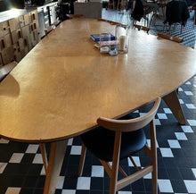 Załaduj obraz do przeglądarki galerii, Duży stół - Wasz ulubiony common table z Di Café Deli
