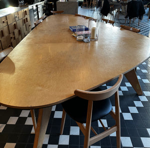 Duży stół - Wasz ulubiony common table z Di Café Deli